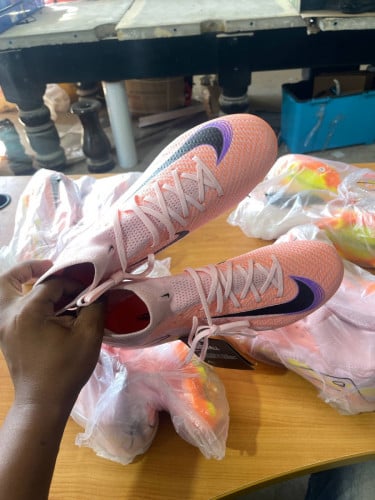 ស្បែកជេីងទាត់បាល់top grand