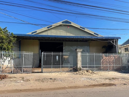 ឃ្លាំងសំរាប់ជួលនៅខណ្ឌច្បារអំពៅ | Warehouse for Rent at Khan Chbar Ampov