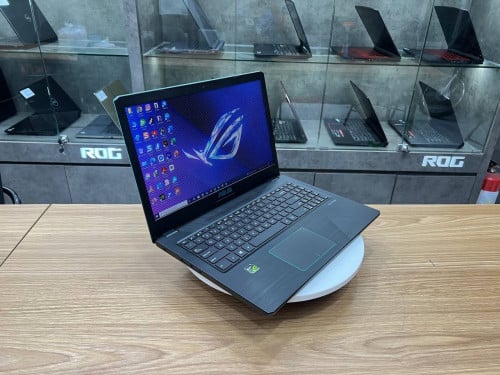 Asus VivoBook X570 (Gaming&Design)