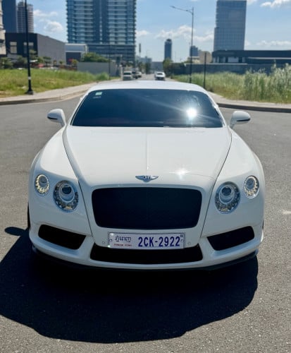 Bentley Continental GT 2013 ក្នុងឆេរីសុីន