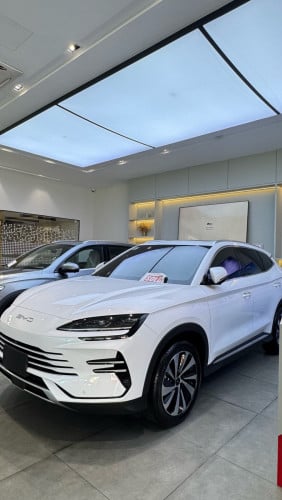 BYD SEALION6 ជាប្រភេទឡាន super plug in hybrid សាកថ្មមួយពេញ ចាក់សាំងមួយពេញរត់បានចម្ងាយ1205km