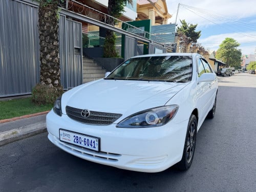 Camry xle ក្នុងលឿង