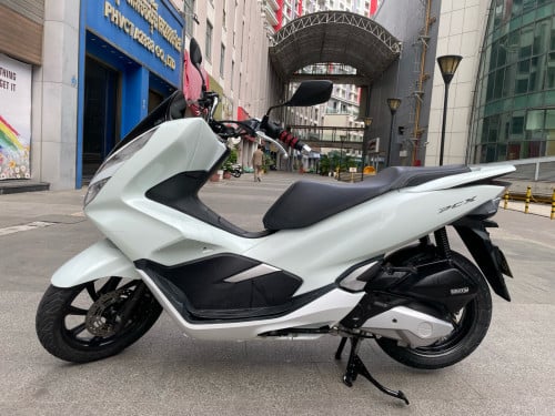 Honda Pcx150cc 2018 ស្មាតឃី New98%មានពន្ធកាតគ្រីស្លាកលេខ