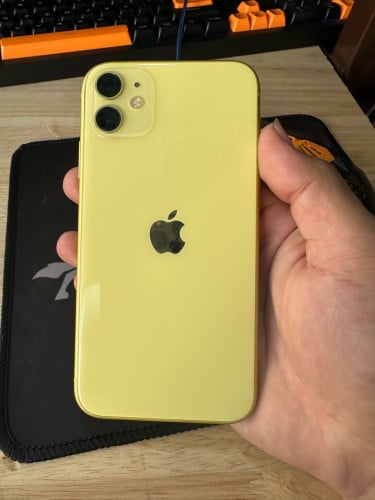 iPhone 11 64G នៅស្អាត់ល្មមយកទៅប្រេី
