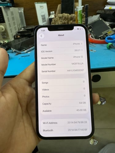 iPhone 12 សានុំណែនកញ្ចក់ឆ្កូតតិច