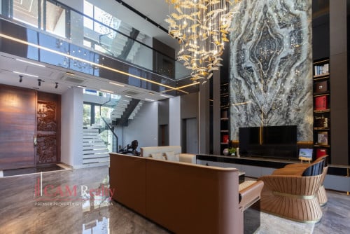 Luxuries 6+2 Bedrooms Villa For Rent Along Natural Road 6