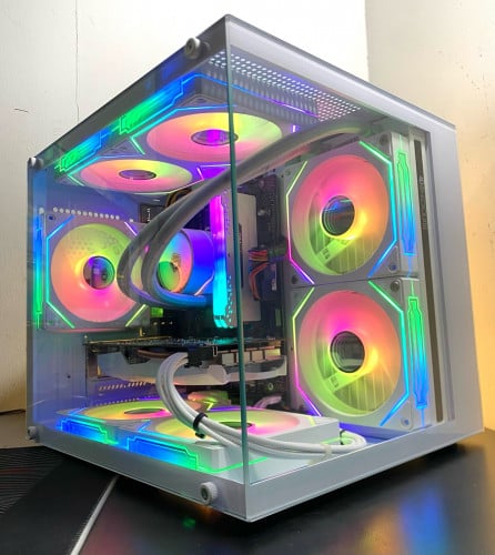 PC Gaming ពណ៌សសុទ្ធថ្មីស្អាត