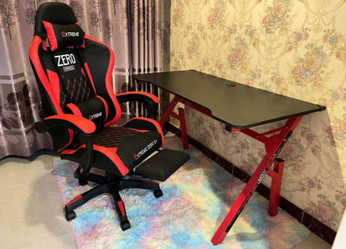 Set gaming table and chair
