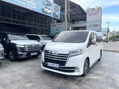 Toyota GRANVIA 2020 Premium Full Options•Specs arab  (diesel 2800cc)