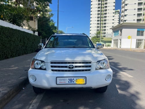 Toyota Highlander 2001V4ប៉ុង1ក្នុងលឿងកៅចុច