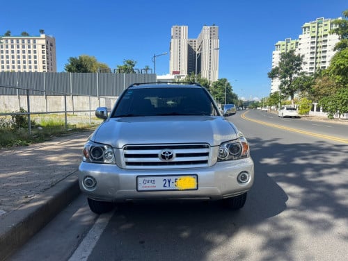 Toyota Highlander 2004V4ប៉ុង1កៅអីបីជួរ