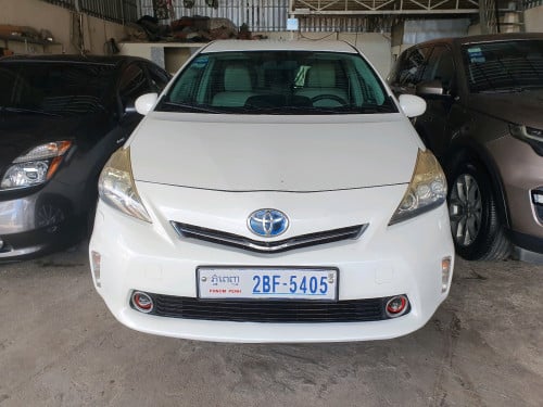 Toyota priusV option 5 ប្រភេទឡានស្អាត