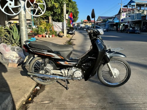 ម៉ូតូ020 ខ្ចីណាស់បងសំនំ កាតស៊ីនចំ មួយគ្មានពីរ នៅពន្លឺសុវណ្ណ