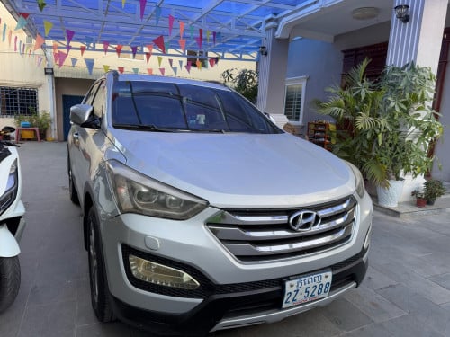 ឡានជិះផ្ទាល់ខ្លួន Hyundai Santafe ត្រូវការលក់បន្ទាន់