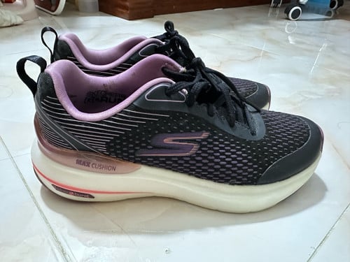 ស្បែកជើងនារី original brand Skechers gorun លក់នៅថ្មី