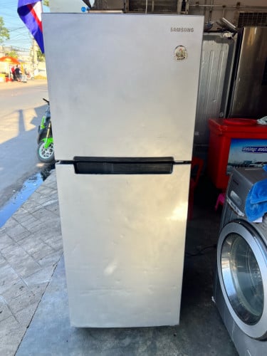 ទូទឹកកកSamsong rt20 កម្ពស់145cm សុីភ្លើងតិចមិនទាន់ជូសជុល