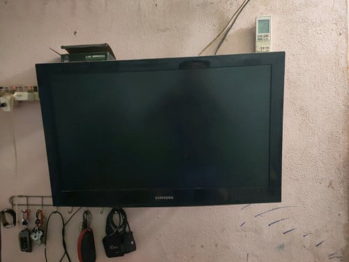 លក់ទូរទស្សSamsung32inមានតេលេមានដុំsmart012567940