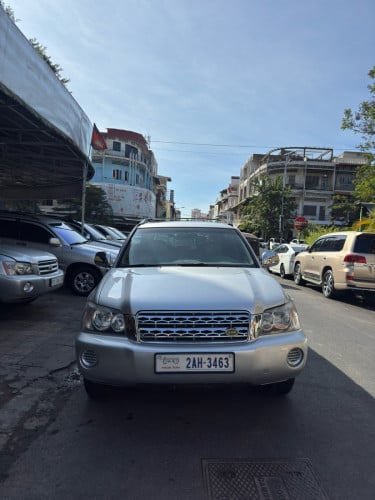 Highlander 2001 V4 បួនម៉ាសុីន ពណ៍ប្រាក់ ឡានថ្មីហែកមេឃ