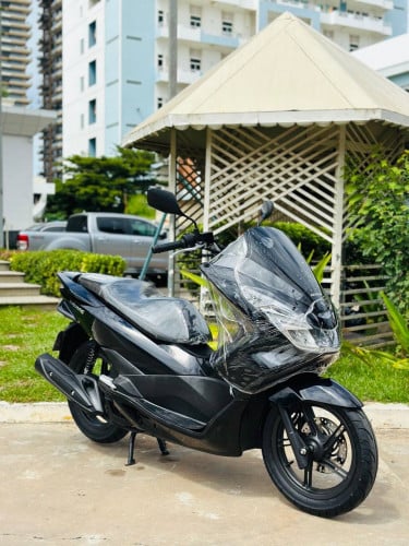 Honda PCX 017 ជប៉ុនសុទ្ធ125cc ម៉ាស៊ីនតាន់ហាប់នែនស្ងាត់ជិះស្រួលស្ទុះមិនលាន់មិនហុយមានពន្ធកាតគ្រឺហ្សីន