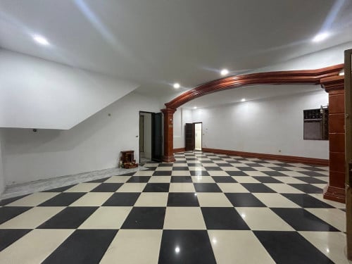 House for Rent in BKK2 – 5 Bedrooms, Large Size✨