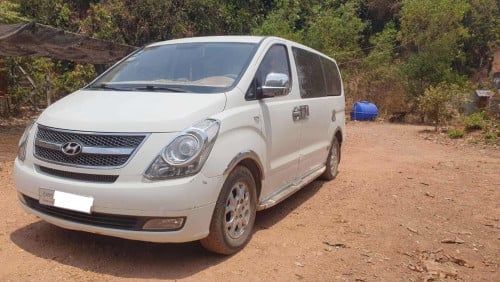 HYUNDAI Starex 2011 For Rent /出租