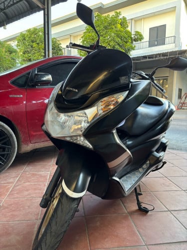 I want to sell Honda PcX125cc ឆ្នាំ2013 ជប៉ុនសុទ្ធ ម៉ាសុីនស្ងាត់ស្ទុះល្អ ម្ចាស់ដើមទី1 ផ្លាក1JHxxxx