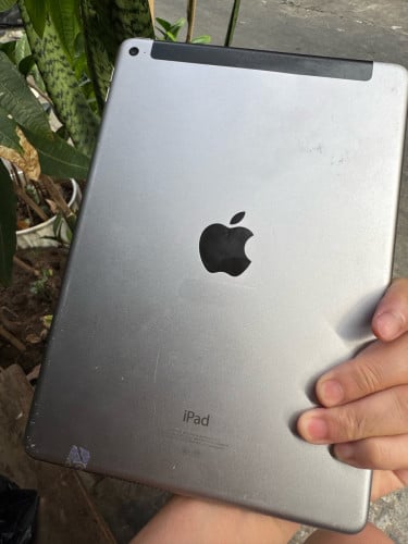 iPad Air 2 64Gb SIM WiFi​​ ឆ្នូតកែងតិចដូចរូប​ 60$ ដាច់​ ថែមខេសឆ្នាំង​និងស្រ្គីន ដាក់បានគ្រប់​ App