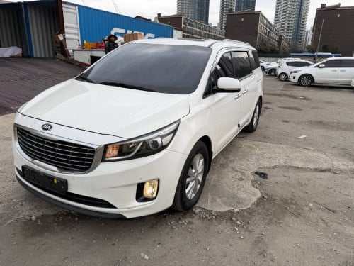Kia Carnival 2018 ក្នុងលឿង