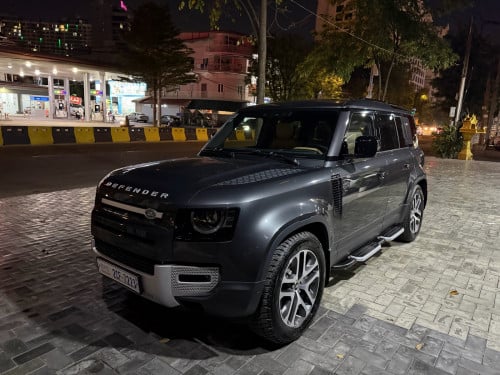 Land Rover Defender 2025