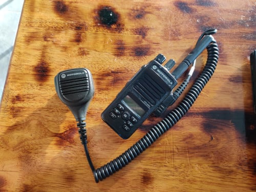 Motorola 3500e UHF Radio w/ mic