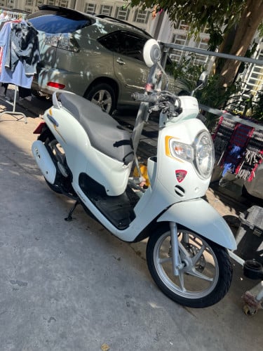 Scoopy 019ម៉ាសុីនស្រួយ អាវស្គុតមួយជុំ