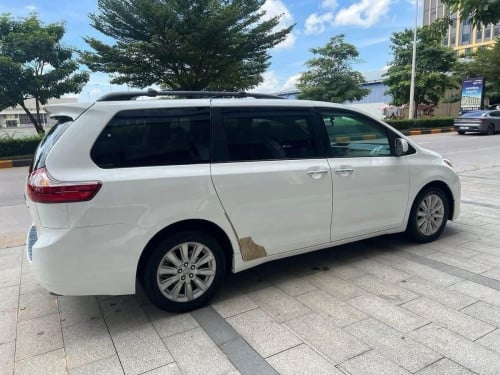 Sienna 2011 V6 P1 Limited Foll ក្នុងលឿង AUTO ទ្វា3ប្រ់លក្ខណះគ្រួសារមិនមានប្រវត្តដាក់ហ្គាស