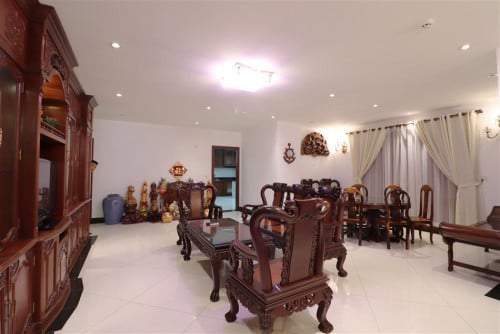 Spacious 4 Bedrooms For Rent in Close to Russian Market.