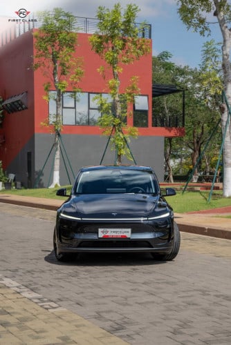Tesla model Y Long range 719km