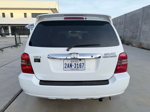 Toyota Highlander 2003 V4 ប៉ុងមួយ កៅអីចុច បើកដំបូល ក្នុងលឿង ប្រភេទឡានមូលសានុំ តុបតែងហើយស្អាត