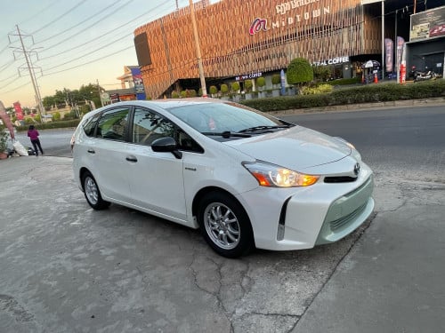 TOYOTA PIRUS V 2015