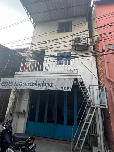 ផ្ទះលក់ មានប្លឹងរឹង ទីតាំងល្អជិតផ្លូវធំ ស្ទឹងមានជ័យ(លក់ប្រញាប់)