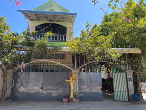 ផ្ទះជួលជិតក្រុង​ ហេីយមានសម្ភារៈរួចស្រេច (តម្លៃអាចចរចាបាន)