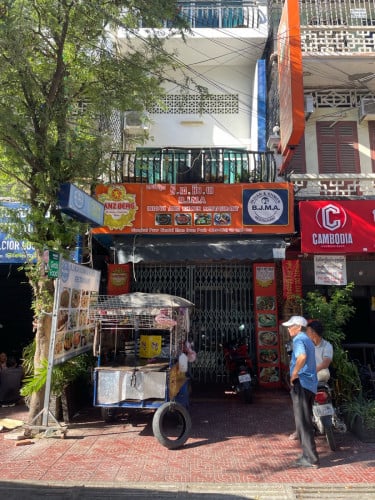 ផ្ទះល្វែងសម្រាប់ជួល 房子出租  House for rent