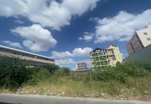 ដីតម្លៃល្អក្រោមទីផ្សារ ទីតាំងក្បែរបុរីជ័យជំនះស្ទឹងមានជ័យផ្លូវលូ0៥