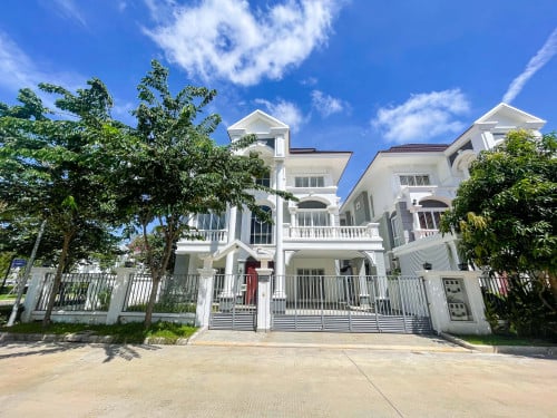 🏡វីឡាឃ្វីនកែង សម្រាប់ជួល !!