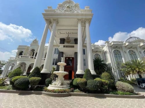 🏢 Luxury Villa for Rent _ Prime Location, Massive Property with Luxury Amenities 😍