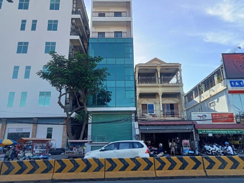 🏢 Office Building for Rent on Street 271 | Prime Location