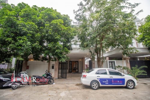 4 Bedrooms Twin A Villa For Sale In Peng Huoth Beoung Snor