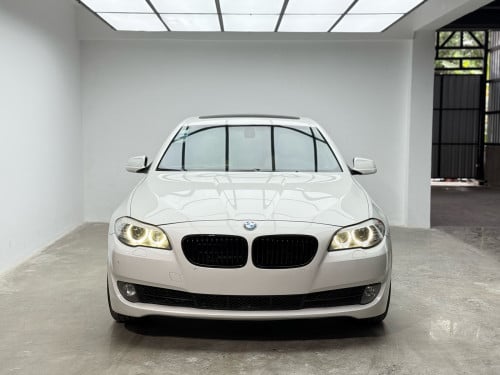 Bmw 528i ឡាន​សំណុំ​