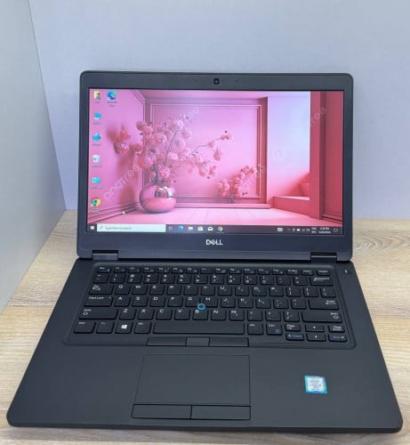 Dell Latitude 5490Core : i5-8350U / Ram : 8GB DDR4HDD : SSD 256GB / VGA : intel graphics