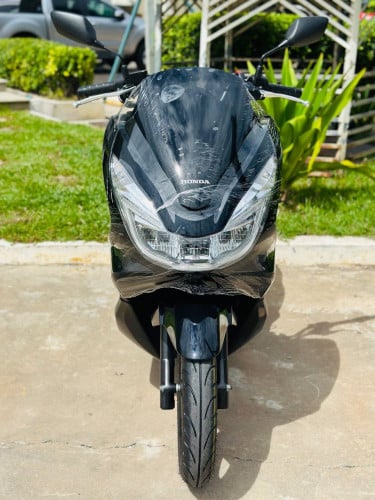 Honda PCX 017 ជប៉ុនសុទ្ធ125cc ម៉ាស៊ីនតាន់ហាប់នែនស្ងាត់ជិះស្រួលស្ទុះមិនលាន់មិនហុយមានពន្ធកាតគ្រឺហ្សីន