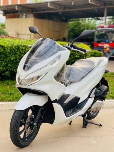Honda PCX 018 សោស្មាតឃីកម្លាំង150cc ម៉ាស៊ីនតាន់ហាប់នែនស្ងាត់ជិះស្រួលស្ទុះមិនលាន់មិនហុយមានពន្ធកាតគ្រឺ
