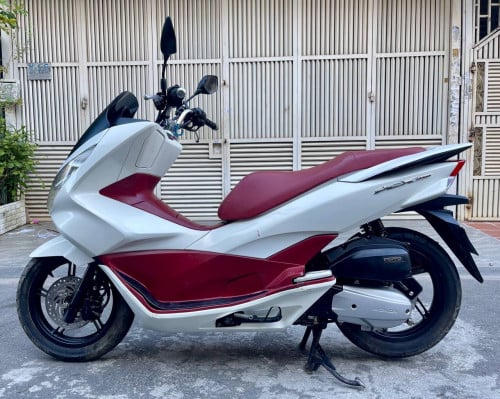 Honda PCX (150cc, year2015, 1300$) have all documents