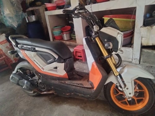 Honda Zoomer X 017 ម៉ូតូលក់ប្រញ៉ាប់លុយ នៅស្អាតណាស់ មានកាតគ្រីត្រឹមត្រូវ